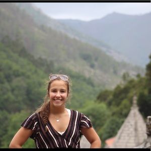 Meet your Posher, Nina